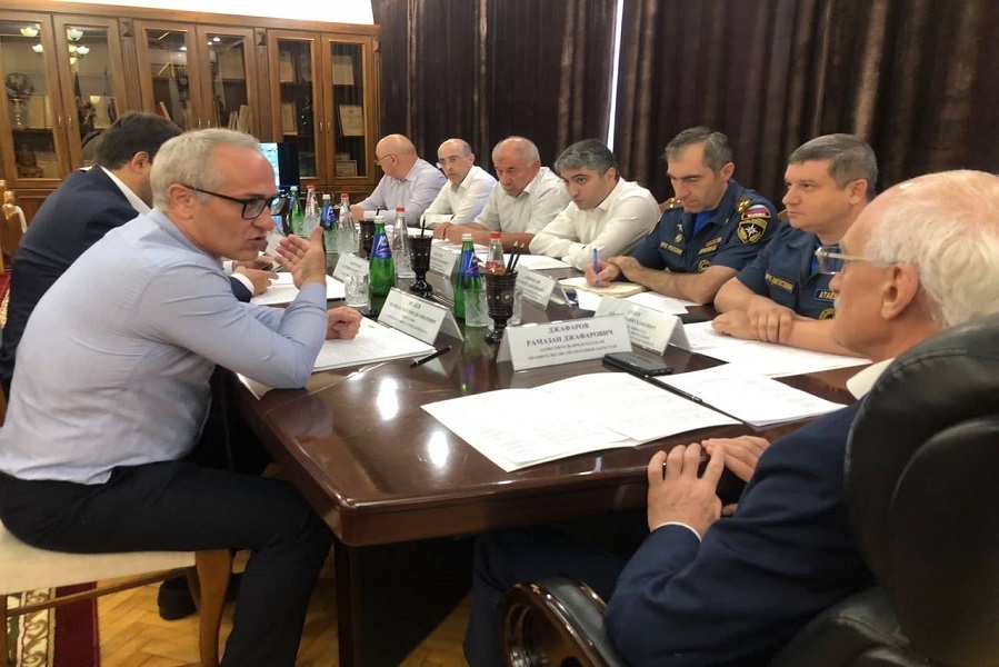 Рамазан Джафаров провел выездное совещание по вопросу ликвидации последствий ЧС в Буйнакске
